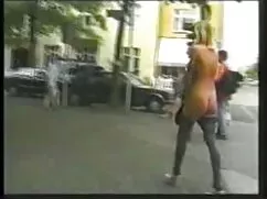 Rusty ginaは隣人に自分自身を紹 ...