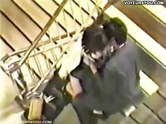 養蜂家はそこにハンサムです。 女子 の  ...