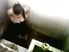 彼は彼のナッツを失った。 女子 の ため ...