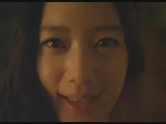 ペニスの大きなオナニーを持つ女性は男です ...